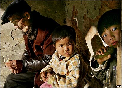 https://shardsofchina.files.wordpress.com/2012/02/economy-in-china-poverty.jpg